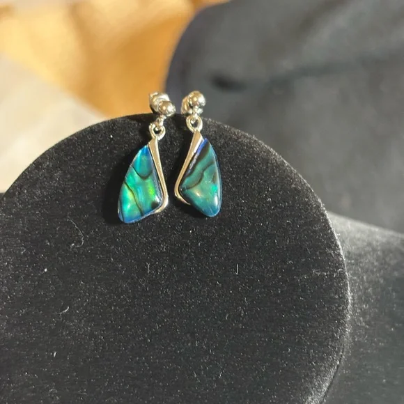 Beautiful post earrings in silver 925 w/ teal/blue shell/mother of pearl. - Picture 3 of 4